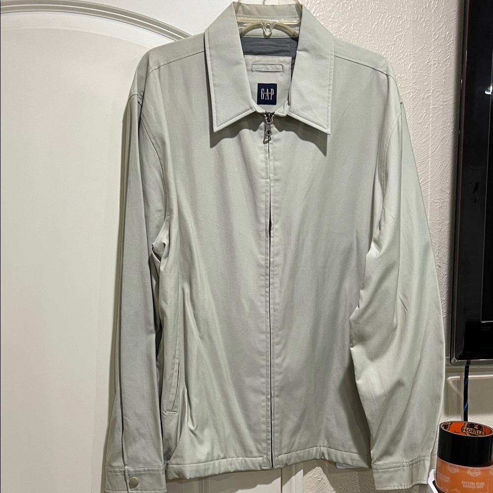 GAP Men's Soft Gray Lightweight Jacket